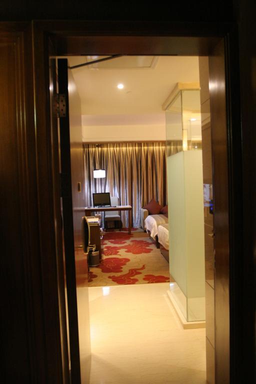 Sheenava Hotel Shangri-La Room photo